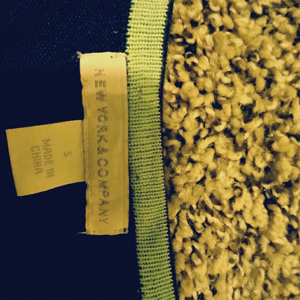 Sweater - Picture 4 of 4